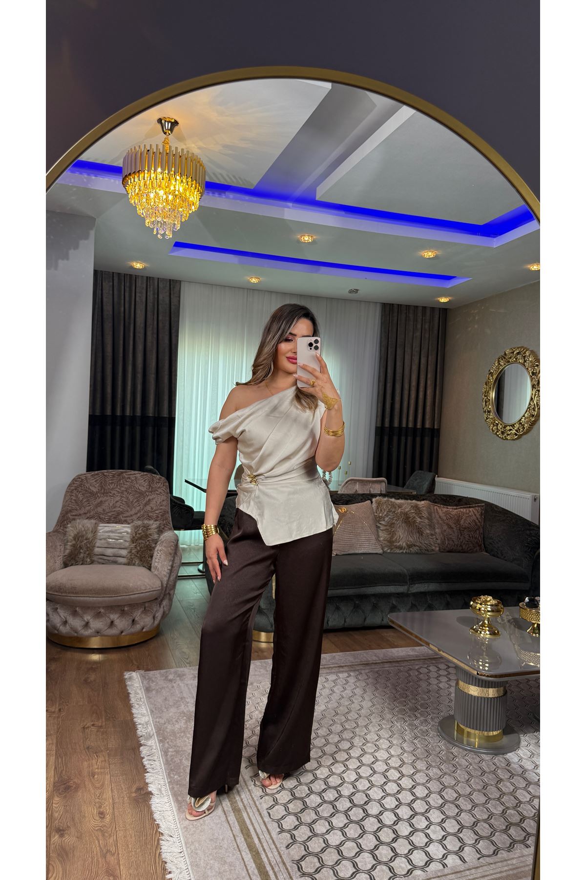 Quzu  beli bağcıklı bol paça saten pantolon-acıkahve