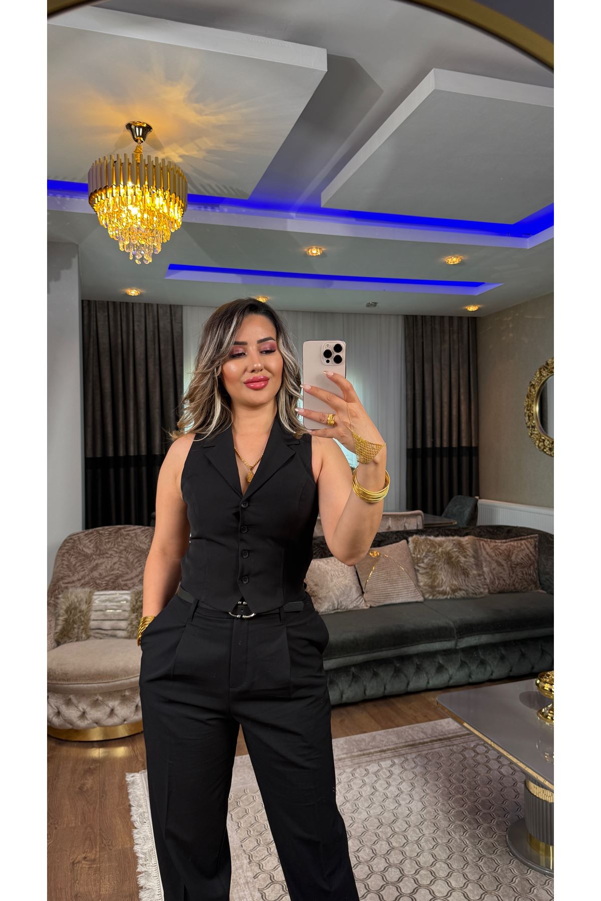 Dilvin vucüda oturan yelek-siyah