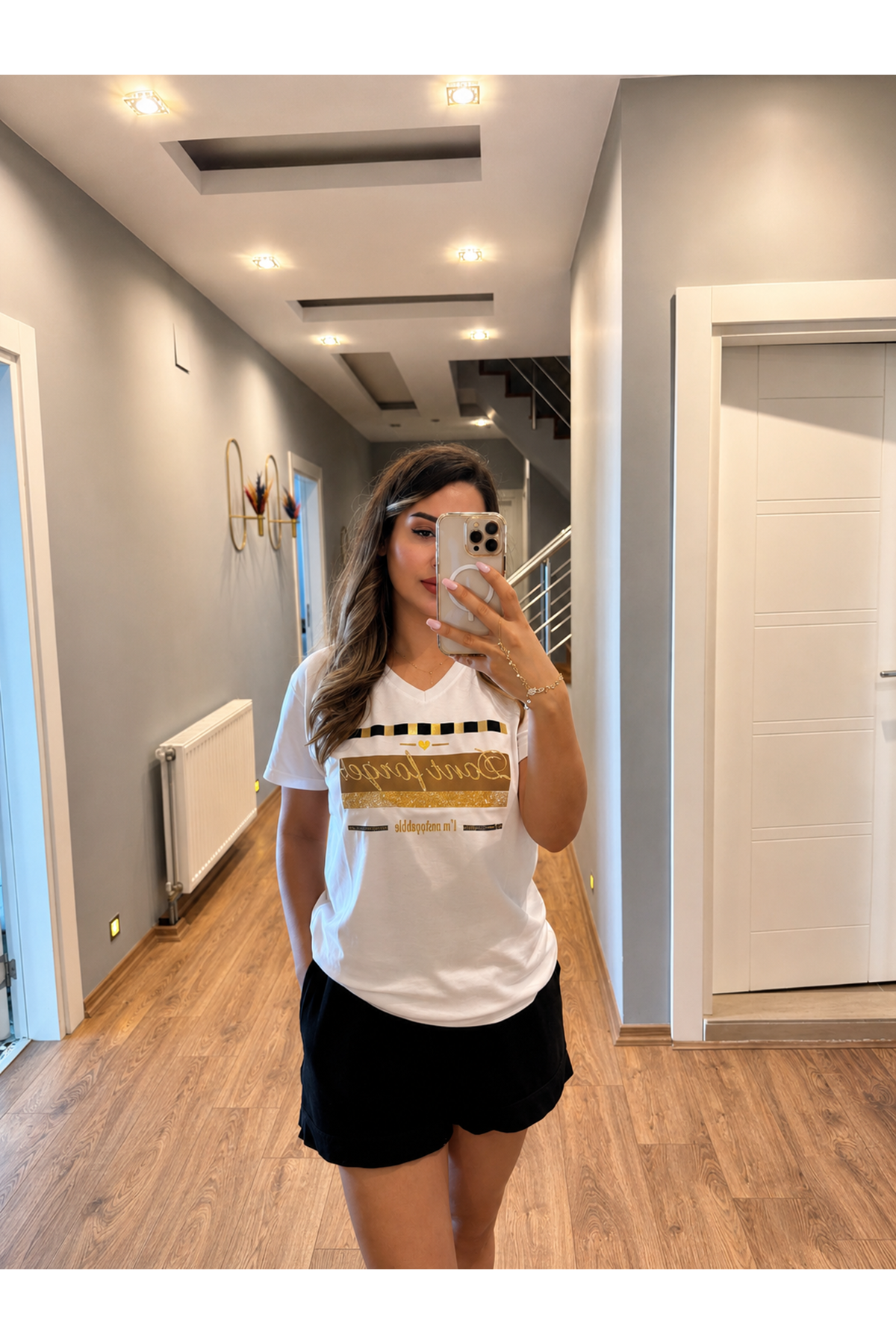gold pullu yazılı nakışlı tişört-beyaz