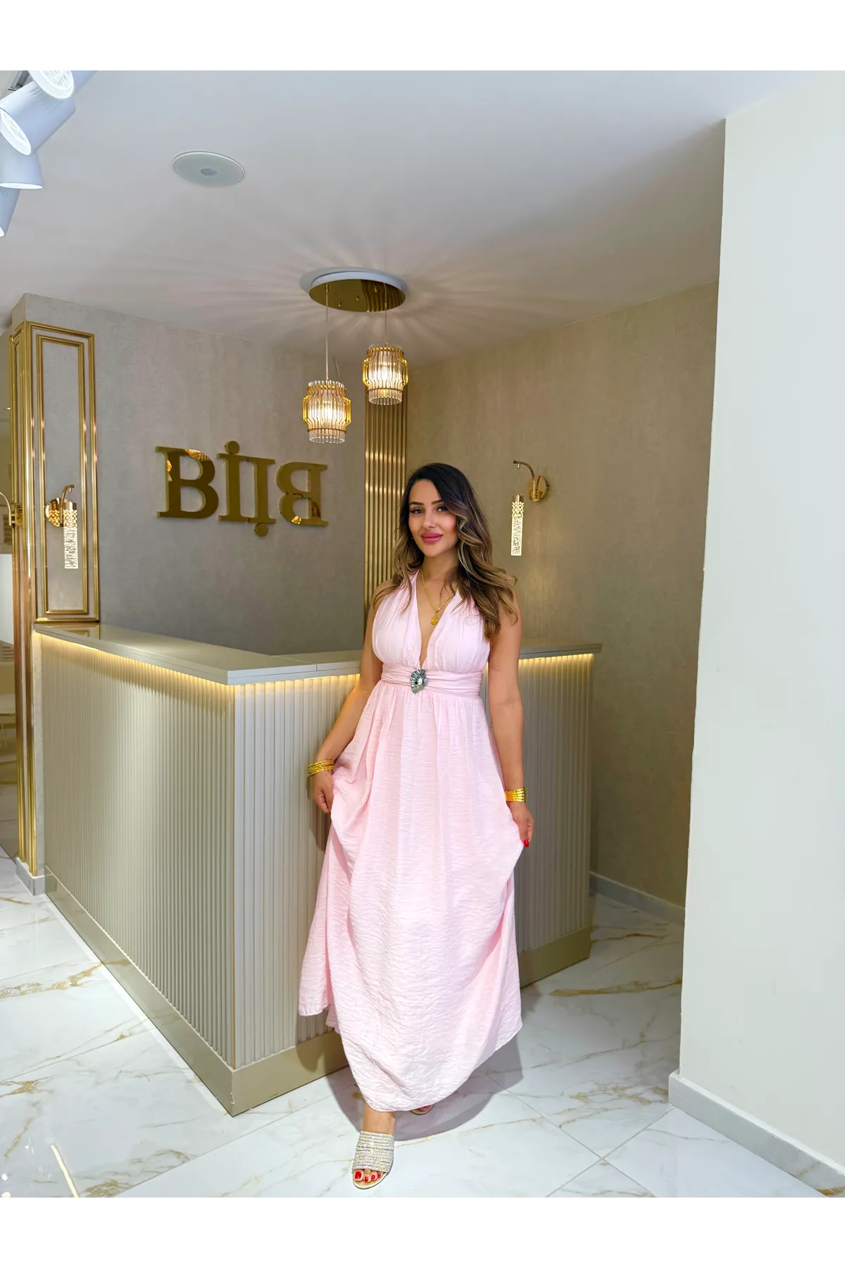 qstyle istiridye tokalı elbise-pudra