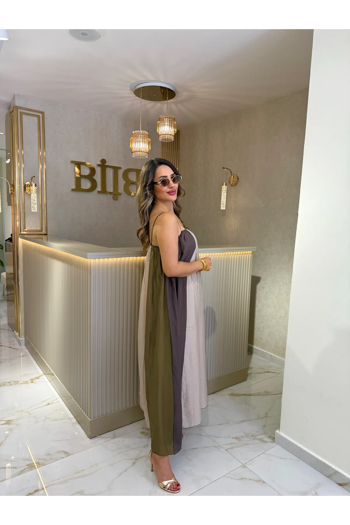 qstyle askılı elbise-kahvebeyaz