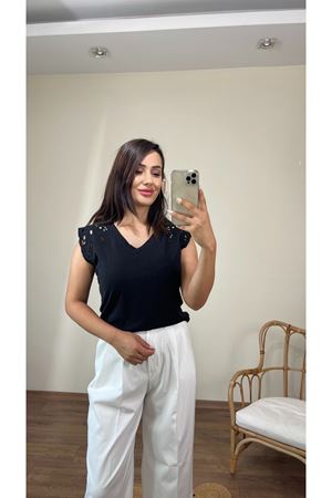 KOLU NAKIŞLI TSHIRT- SİYAH