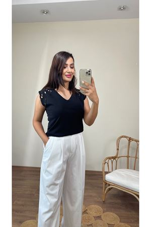 KOLU NAKIŞLI TSHIRT- SİYAH