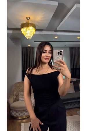 dilvin büzgülü omuzları açık bluz-siyah