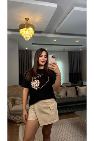 leopar kalp desen baskılı tişört-siyah