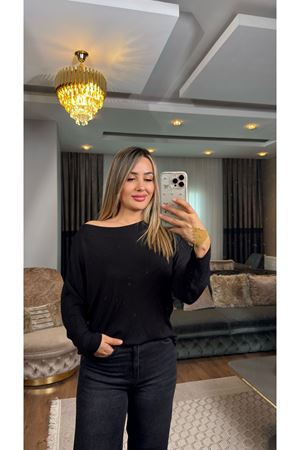 Yakası Tulumlu Çilek Bluz Siyah