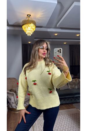 kirazlı oversize kazak-sarı