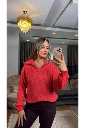 Dik Yaka Triko Kırmızı