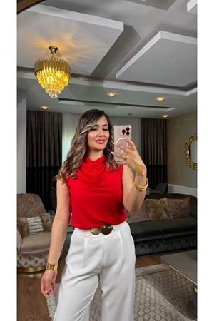 sateen degaje yaka kolsuz bluz-kırmızı