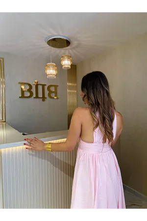qstyle istiridye tokalı elbise-pudra